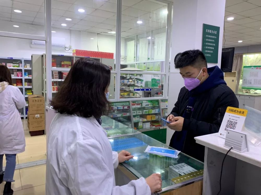 金山春節防疫物資保障 多家藥店持續供應口罩，母嬰用品銷售同步進行